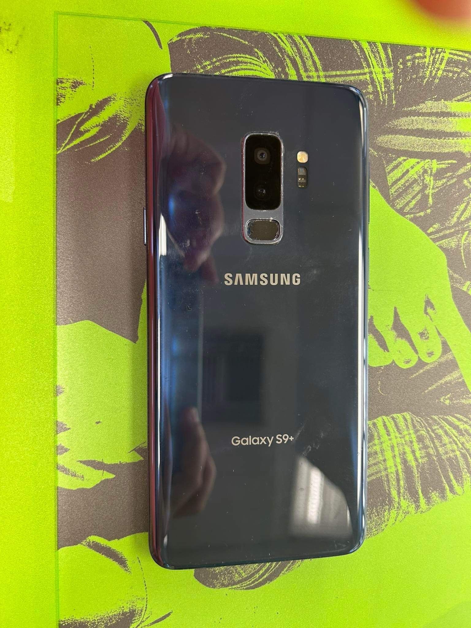 Samsung galaxy s9 plus unlocked  sold with store warranty