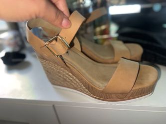 Brand new 6.5 women shoes