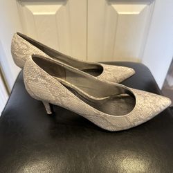Life stride Soft System Flex Pumps Size 7. If You See It Up, It’s Available Please Don’t Ask.