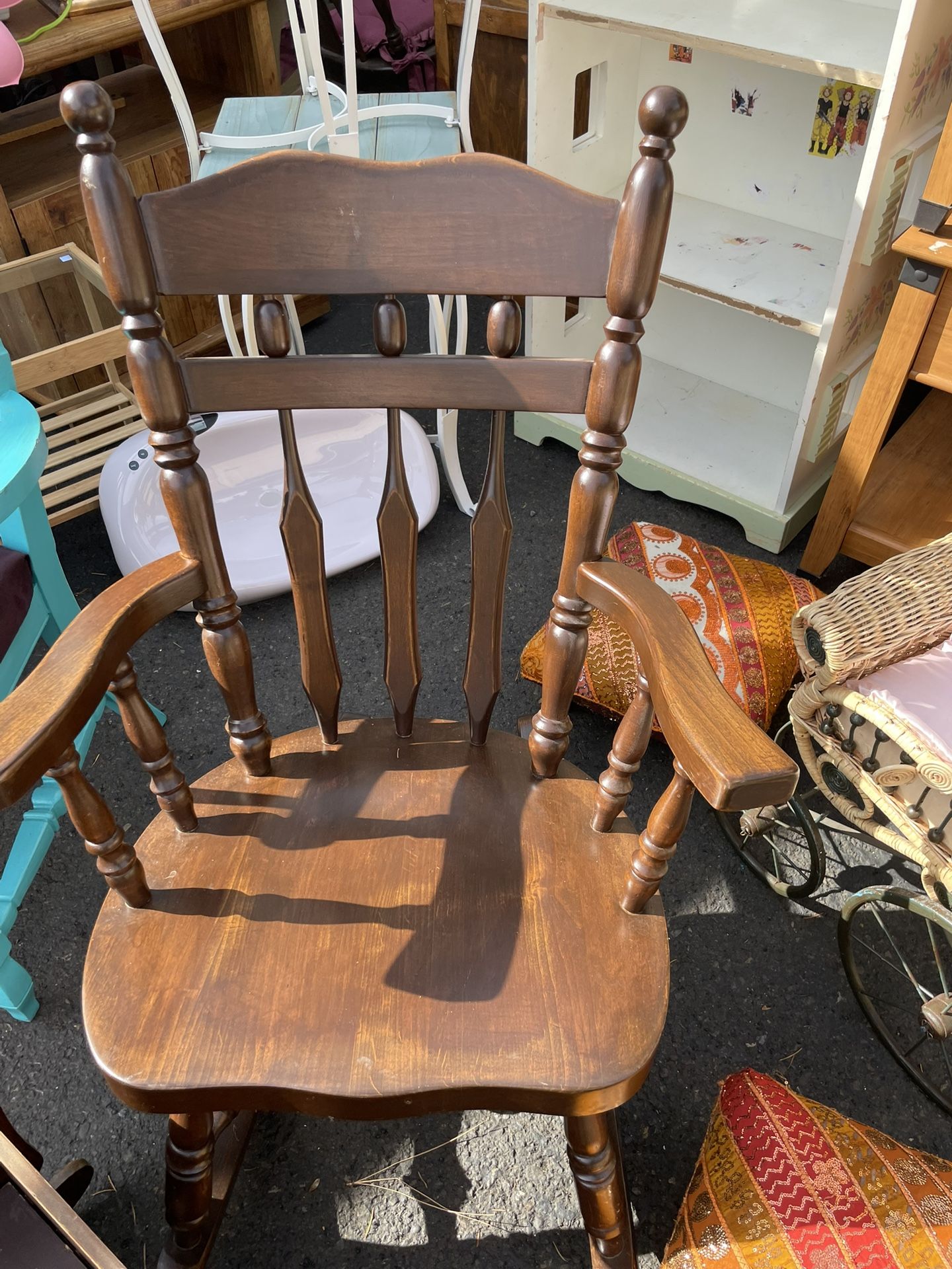 Solid rocking chair