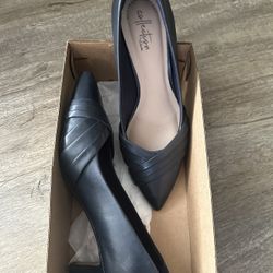 New! Clarks 8.5 Women’s Kitten Heel