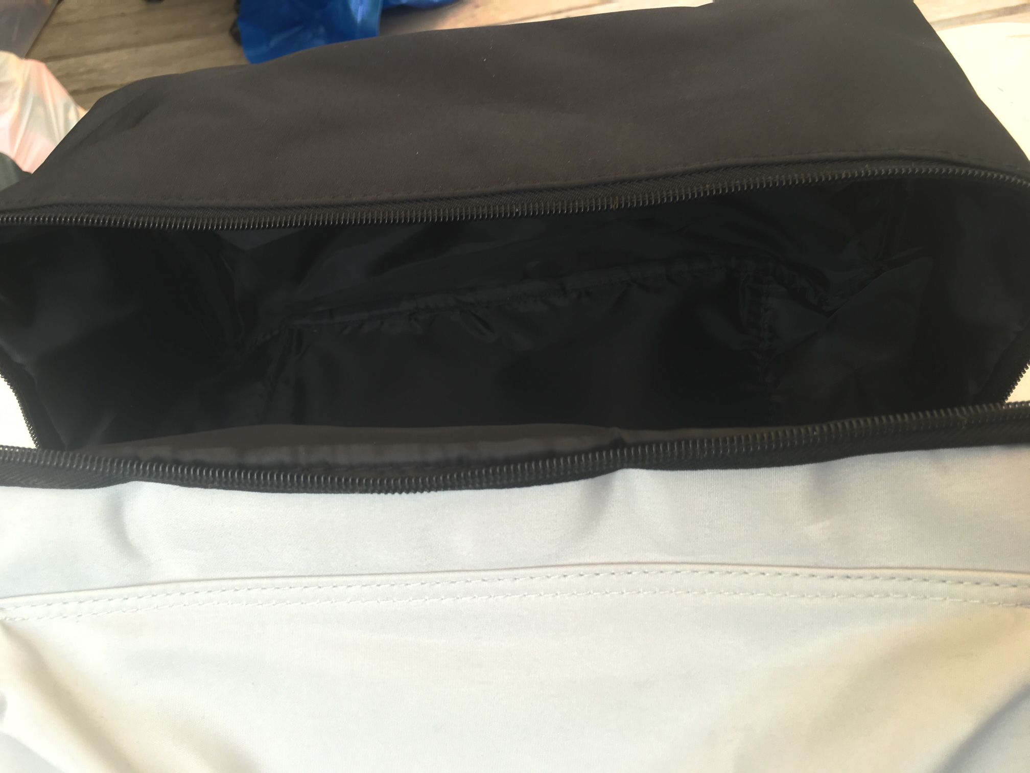 270.-Dsw Slim Backpack Carry Bag Zip Shoe Compartment