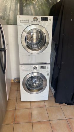 LG WASHER AN ELECTRIC DRYER 220 V 24”W