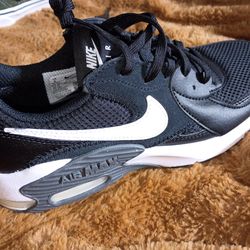 Women's Nike Air Max size 6