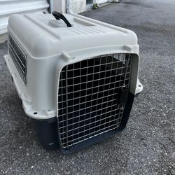 Medium Sized Airline Approved Plastic Pet Carrier Kennel Crate! Good condition! For Dogs up to 30lbs 27x22x19in 