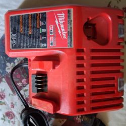 Milwaukee  BATERY  charger