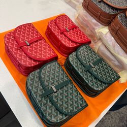 CROSSBODY BAGS