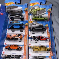 Hot Wheels HW Hot Trucks 10 car pack open box