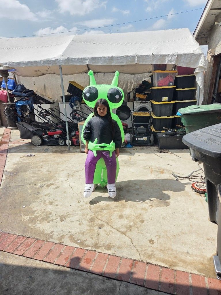 Alien Taking Human