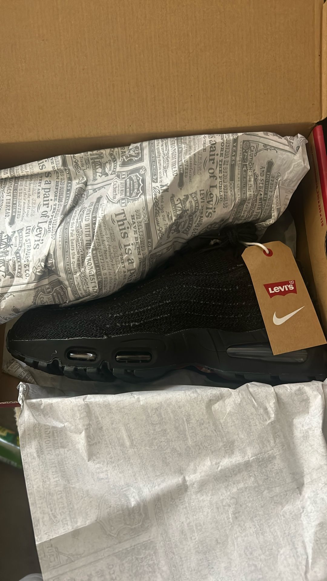 Levi’s Nike Air Max Size 9.5