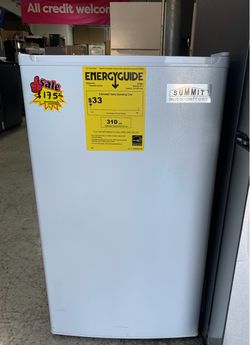 Summit Auto-Defrost Compact Refrigerator 3.6 Cubit Feet