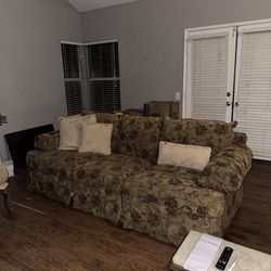 Large Thomasville Floral 3 Cushion Sofa Est. retail: $2,500 | 80% off | Qty: 1