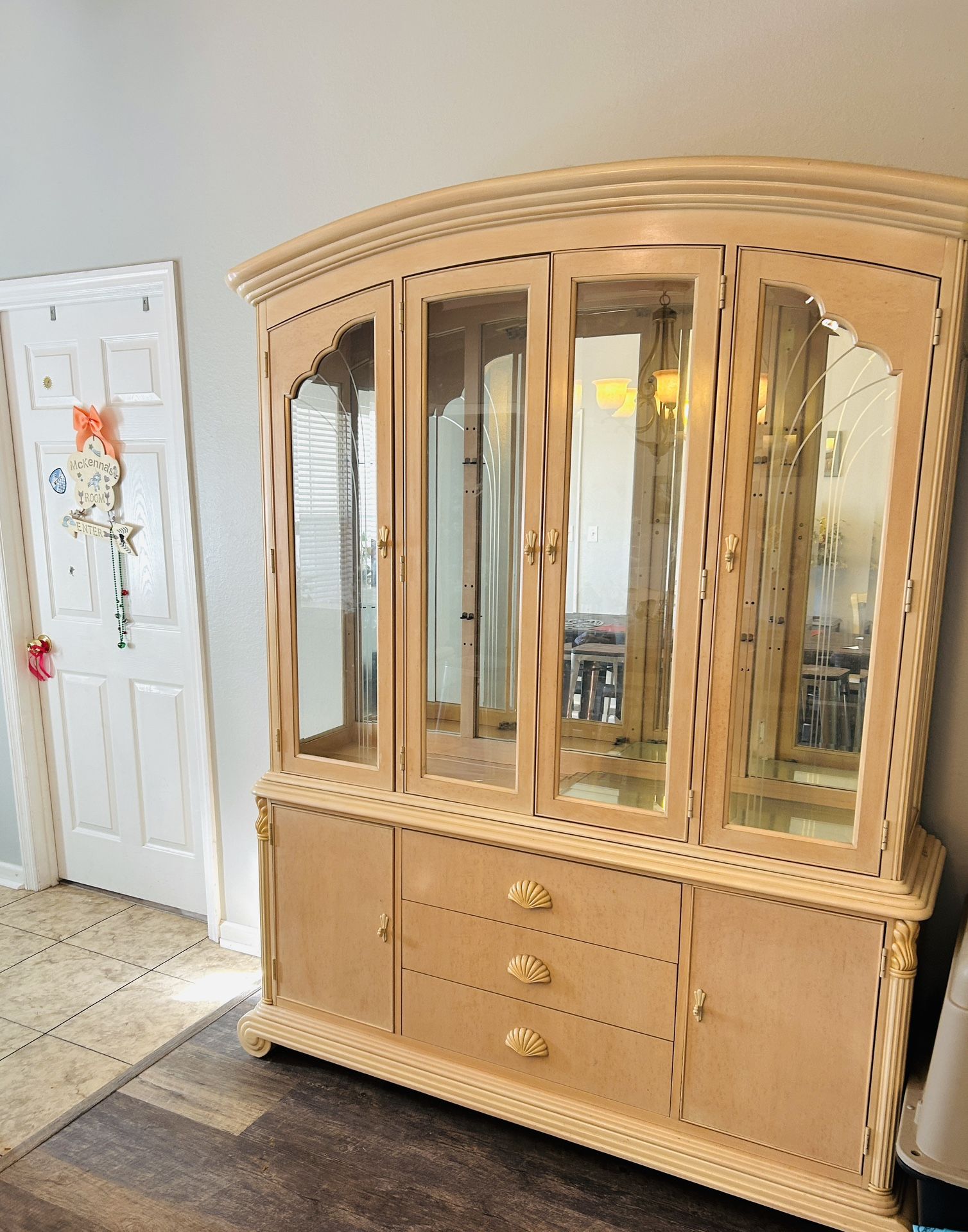 China Cabinet/sideboard