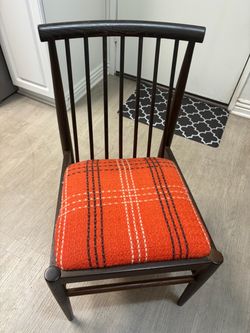 4 CHAIRS