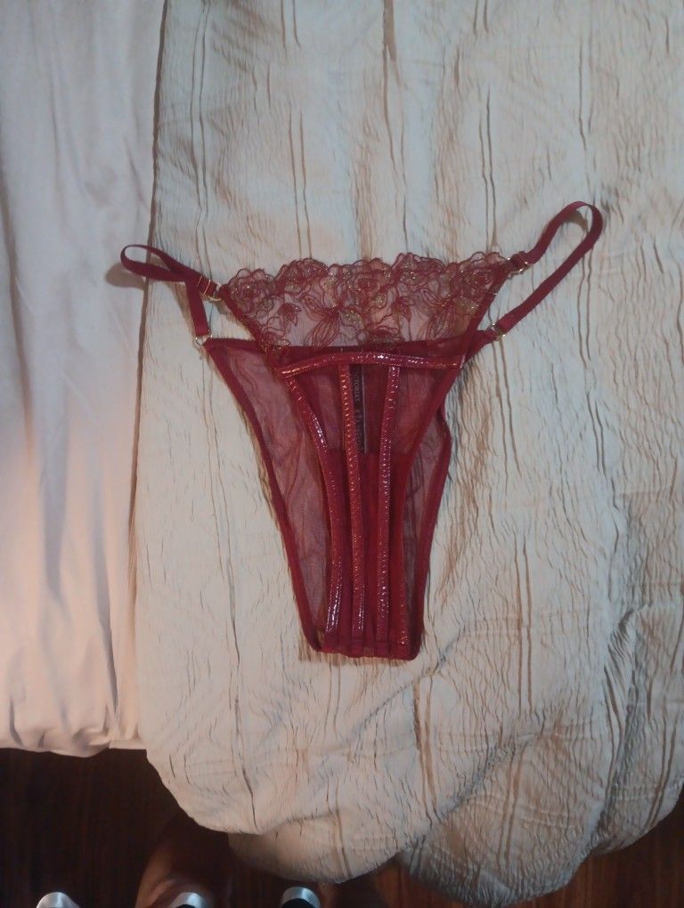 Sexxxxy Red Latex & Gold Cheeky Undergarment Sz M $36 OBO
