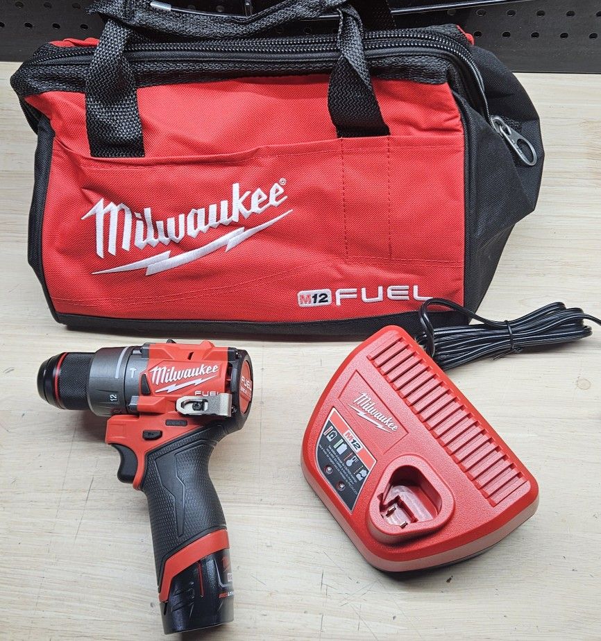 Milwaukee Fuel M12 DRILL KIT