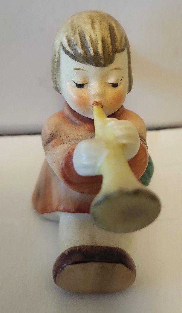 VINTAGE Goebel Hummel "Angel With Horn" 2 1/2 Inch Figurine TMK-5, West Germany