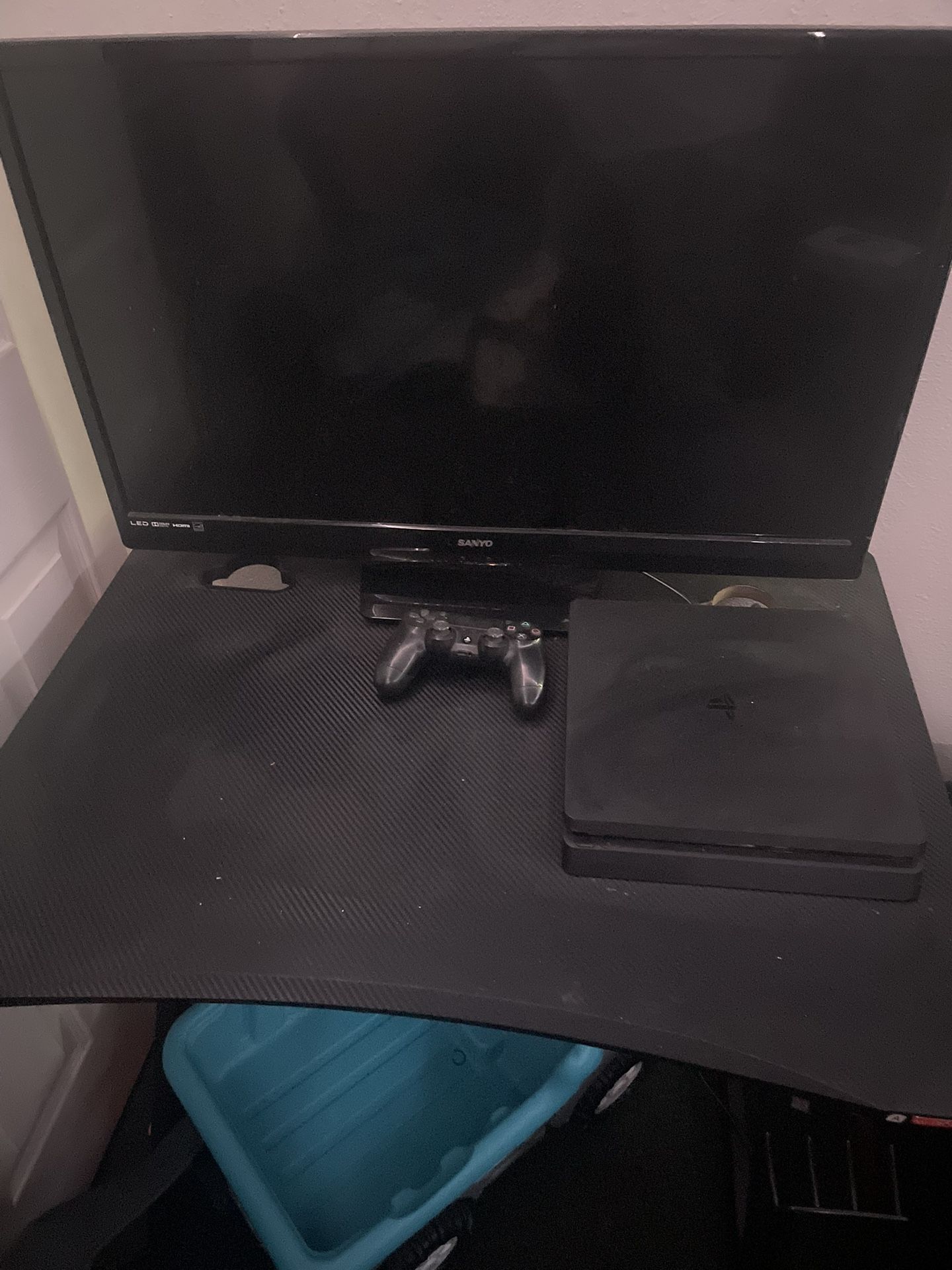 PS4 + GAMING DESK + 32INCH Gaming TV + GAMING CHAIR