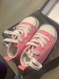Cute Little Girls Pink Converse size 3 Toddler a little dirty from the bottom but still in great condition.