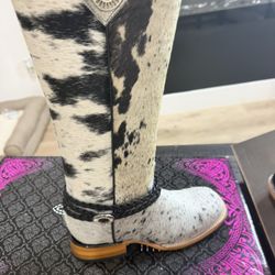 Botas De Mujer Size 7/1/2 Women Boots 7/1/2