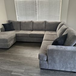 U Shaped Sectional Couch 