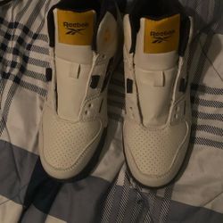 Boys Reebok Galaxy Size 4 New Without laces