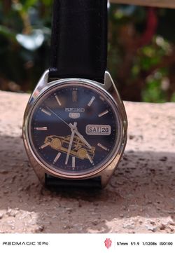 Vintage Seiko 5 automatic wristwatch engrave Porsche 911