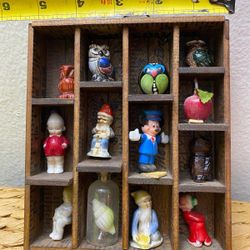 Repisa Pared Madera Miniaturas En Porcelana Muy Antigua