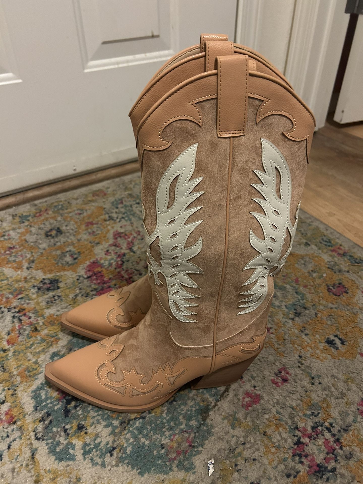 Women's Cowboy Boots Size 8 BRAND NEW