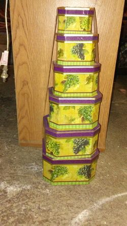 Tweedle is Christmas decoration boxes