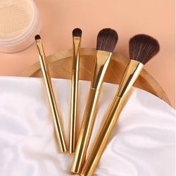 2 Sets Of MAKE UP BRUSH (8 Pieces)