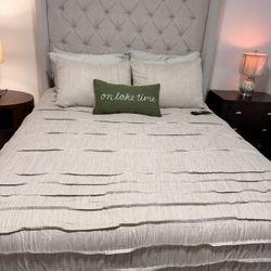 Adjustable Queen bed frame With Frame