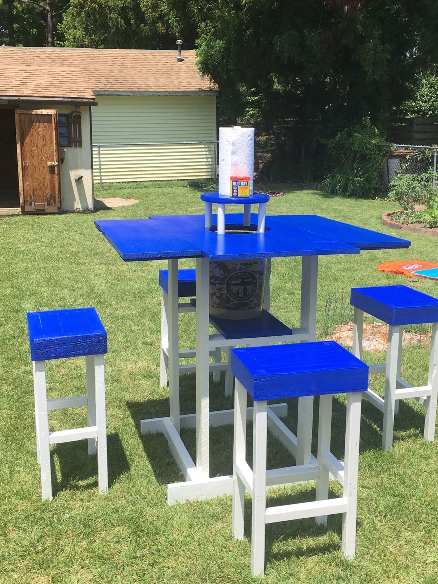 Crab Picking / Bar Table and Chairs
