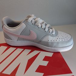 Nike Sneakers - Size 7
