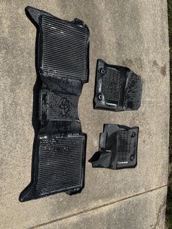 2023 Toyota tundra Floor Mats