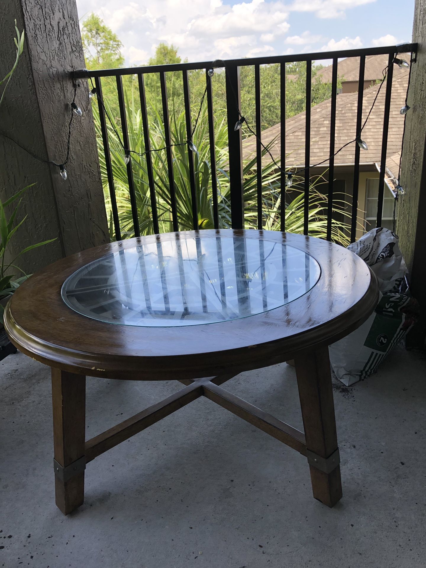 Mesa de centro para sala, en buenas condiciones $35