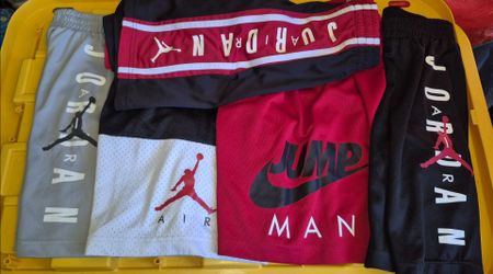 Boys jordan shorts size medium