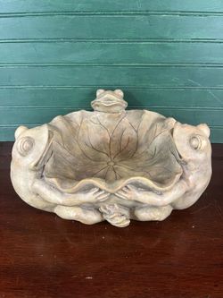 Whimsical Frog Lily Pad Bowl – Cottagecore Decor, Frog Garden Theme, Unique Centerpiece Dish