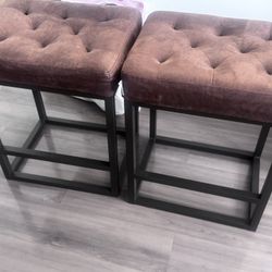 2 Counter Stools 