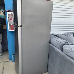 Refrigerator used but working in perfect condition