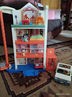 Bluey Hammer barn with figures and accessories