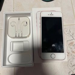 iPhone SE & Headphones