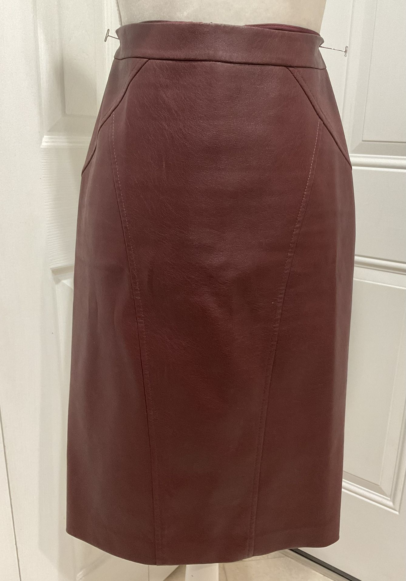 BCBGMaxAzria Women’s Burgundy Thin Soft Faux Leather Lined Pencil Skirt, XXS
