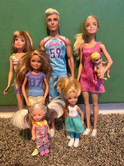 Barbies Family - 7 dolls