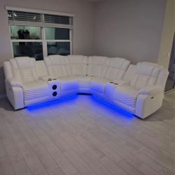 SECTIONAL RECLINERS  ( BLUETOOTH SPEKERS AND LED LIGTHS) 