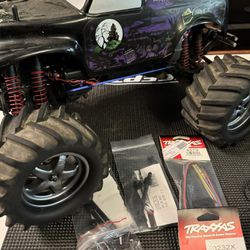 Traxxas T Max Classic With 3.3 .  Perfect
