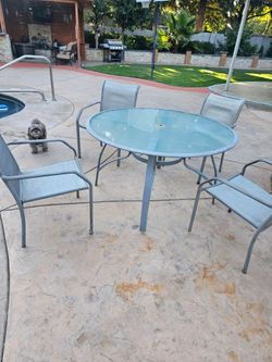 Patio Table+ 4 chairs