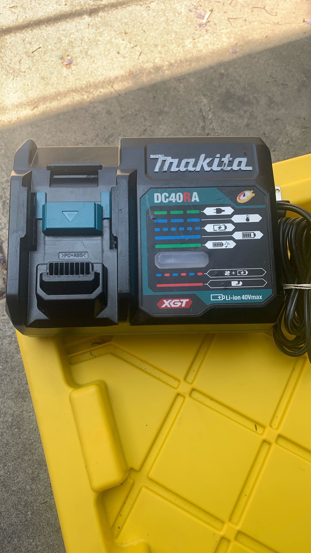 Makita Charger