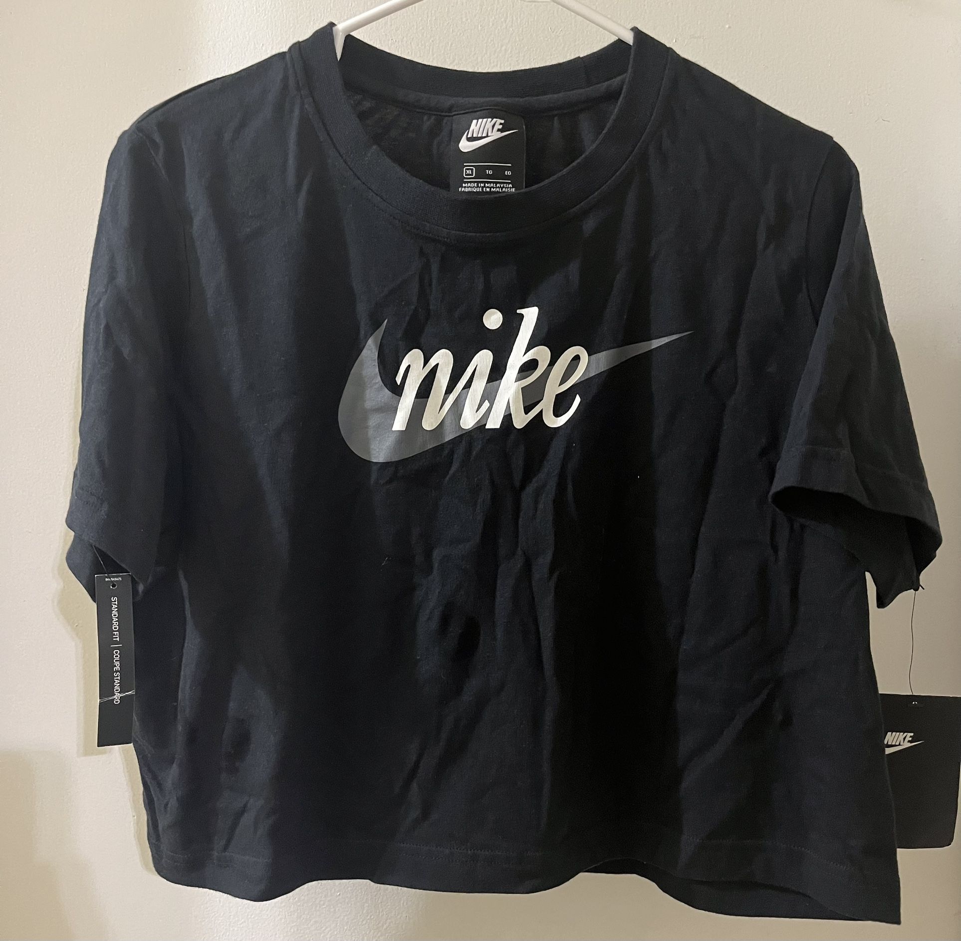 Woman’s NIKE cropped top (xl) New New
