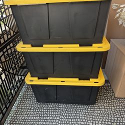 27 gallon storage bins great condition x3